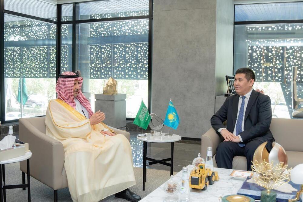 كازاخستان توسع تعاونها الدولي في مجالي الاستثمار واستخراج الموارد